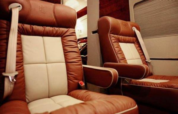 TracVision uydu sistemi ve tek dokunulu oklu aygt kontrol nitesi ek cret karlnda alnabiliyor.