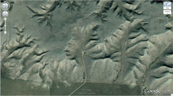 6. Dalarda bulunan "The Badlands Guardian"   <br>(50 0'38.20&#8243;N 110 6'48.32&#8243;W) Walsh, Alberta, Kanada</br>