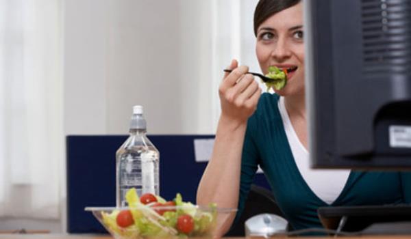 <p><b>MD 10 ALTIN NERMZ;</b></p>  <b>1-</b> Masa banda altmz, bedenen almadmz iin, yemek yerken ekmekten uzak duralm, gerekirse daha ok yemek yiyelim fakat doymak adna ekmek yemeyelim. Yaklak 3 gn iinde vcudunuz bu duruma alacaktr.