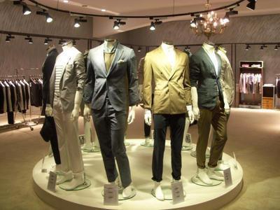 <p> DAMAT'TAN HSSE SATII</p>   Trkiye'de Damat ve Tween markalar ile tannan Orka Group'un aznlk hisseleri New York merkezli yatrm irketi Investcorp'a satld.