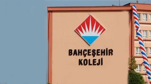 <p> BAHEEHR'E ABD'L ORTAK</p>  ABD merkezli Carlyle Grubu Baheehir Kolejleri&#8217;nin yzde 48&#8217;ini ald.