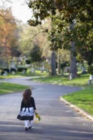 Kim Mslman kardeinin bir skntsn giderir, muhta olduu yerde onun derdine deva olursa, Allah da O&#8217;nun skntsn giderir, derdine deva nasip eder.