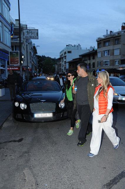 Gne'ten Ahmet Den'in haberine gre, filmde ei Selen Grgzel'in oyuncu koluu yaptn syleyen Alkan, yeni grntsyle nceki gn Bebek'te grntlendi.