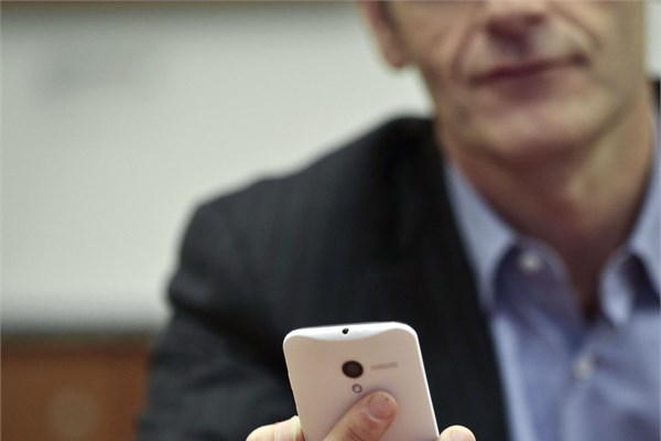 <br><b>Motorola Moto X</b></br>  Ekran genilii 5,2 in, arl 152 gram.