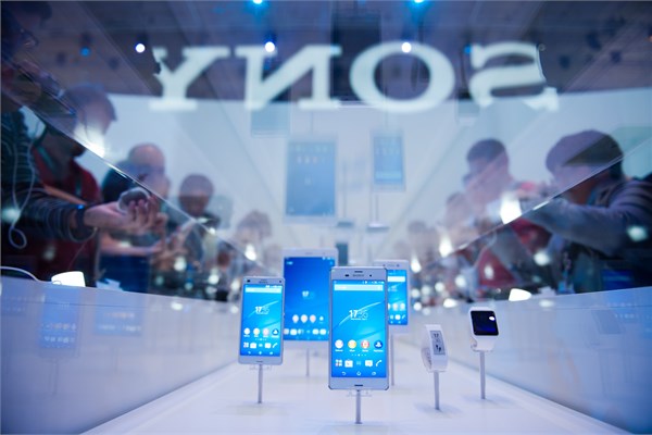 <br><b>Sony Experia Z3</b></br>  Ekran genilii 5,2 in, arl 152 gram.