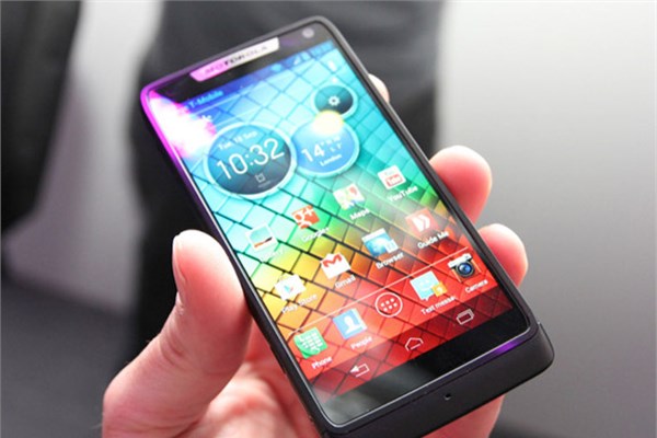 <br><b>Motorola Moto X</b></br>  letim sistemi Android 4.4.4 , depolama alan 16/32 GB ancak mikro SD kartlarla 128 GB'a kadar kyor.