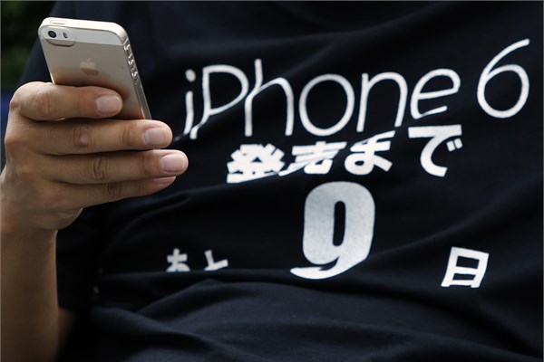 <br><b>iPhone 6</b></br>  Ekran genilii 4,7 in, arl 129 gram, iletim sistemi iOS8, depolama alan 16,64, 128 GB'a kadar kyor.