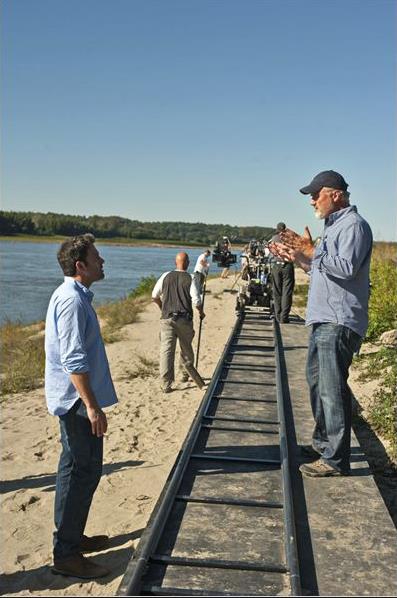 Nick masum olduu konusunda srar etse de evresi yalanlar ve ihanet alaryla kuatlr. Amy'nin hayatta olup olmad byk bir muammadr...