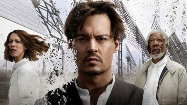 Kendisi gibi bilim adam olan ei Evelyn, Will'in beynini gelimi bir sperbilgisayara entegre eder.Will'in bedeni lmtr ama beyni eiyle yeniden iletiime geer. Dahas Will, bal olduu bilgisayardan internet aracl ile tm dnyay yaklaan terrist tehlikeye kar uyarmaya balar.