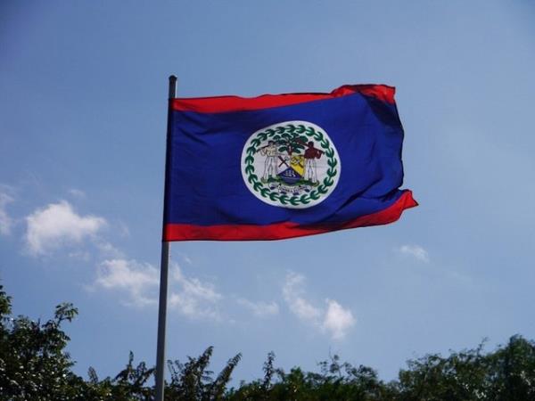 Belize: Sub umbra floreo "Gelitiim glgenin altnda"