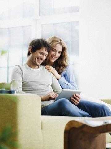 Konaklama hizmetlerinin rezervasyonu ve satn alnmasnda mobil uygulamalar ve mobil tarayclarn tercihi oranlar arasnda byk fark bulunuyor. Verilere gre, gecelik konaklamalarda tatilcilerin yzde 12&#8217;si, i amal seyahat edenlerin ise yzde 17&#8217;si mobil uygulamalar tercih ediyor. Mobil tarayclarda ise bu oranlar yzde 35 ve 38 dzeyinde.