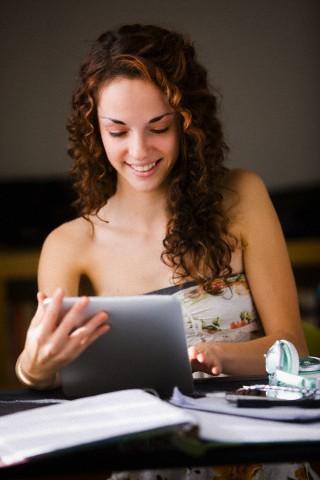 Mevcut online seyahat acentelerinin tamamnn mobil cihazlar iin optimizasyonu bulunmasnn art olaca 2016 ylnda toplam rezervasyonlarn yzde 32&#8217;sinin mobil cihazlar zerinden gerekletirilecei tahmin ediliyor.