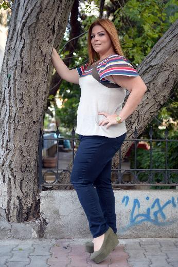 <p><b>Siz buna katlyor musunuz?</b></p>    - Mutsuzken hi yemek yiyemeyenlerdenim, tam tersine mutluyken daha ok yemek yerim ben. Mesela Kvan?la sevgili olduumuzda 125 kiloydum ama ikimiz de yemek yemeyi o kadar seviyoruz ki o 20 kilo ald ben de 153 kiloyu grdm. Beni asl yediren ey mutluluk...