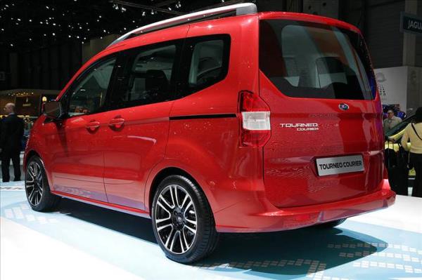 Ford, ticari aralarndan Yeni Ford Tourneo Courier iin de 18 bin lira 18 ay sfr faiz frsat salyor.