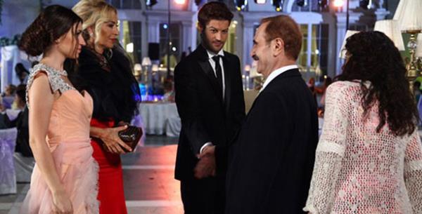 Atv'nin dier topun azndaki dizisi Bugnn Sarayls. Yeni sezonuna kt balayan ve her hafta daha fazla reyting kaybeden dizinin yaknda final yapaca konuulmaya baland bile.