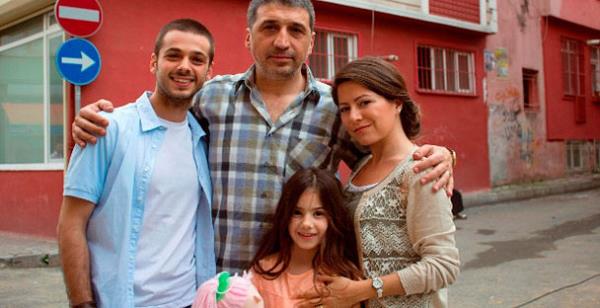 O nedenle reytinglerde var olamayan Yedikule Hayat Yokuu ve Hayat Aac dizilerinin bu reytinglerle ans yksek grnmyor. Sonu olarak, sezona 36 diziyle baladk. 15 tanesi yeni yapmd. Ama 11 tane dizi topun aznda bekliyor