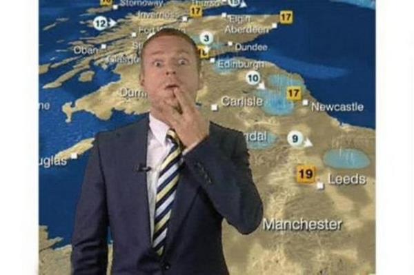 Bu srada kamerann kendisine dndnden habersiz Schafernaker orta parma ile Simon McCoy'a kfr anlamna gelen bir el hareketiyle karlk verdi. Kamerann kendisini ektiini farkeden hava durumu spikeri parmaklarn hemen baka ekillere soksa da bu grnt milyonlarca izleyiciye yansd.