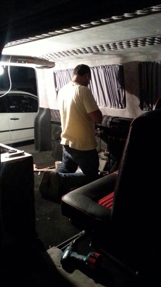 Aralarn iini tamamen deitiriyor. Koltuklar tavan ve taban dahil yeniden yaplyor.