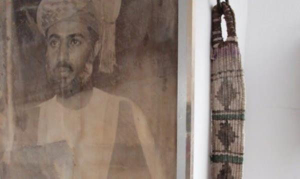 <br>Temmuz 1970 Umman: Sultan Qaboos</br>  Said bin Taimur, Maskat ve Umman Sultan, kendi olu, Qaboos tarafndan darbeyle devrildi.  Umman'n bakenti Maskat'taki bir mzede Sultan Qaboos'un resmi, geleneksel Umman el sanatyla birlikte.  17 Eyll 1970
