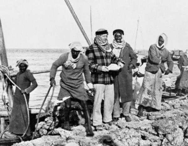 Kuyudan bir gnde binlerce varil petroln dar pompalanmasyla, Dammam'n dnyann en zengin petrol blgesi olduu kefedilir.