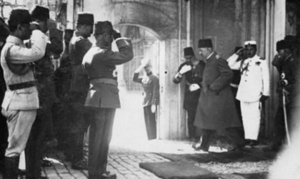 1923 Trkiye Cumhuriyeti: Kurtulu Sava'nn ardndan, Trkiye Byk Millet Meclisi, Kasm 1922'de saltanat kaldrlarak Osmanl mparatorluu'nun tamamen yklmasn salar.