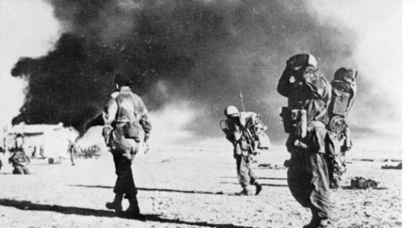 Diplomatik trafikten sonra, ngiltere ve Fransa, Ekim aynda srail'in Msr'a saldrmasn provoke eder. Takip eden hafta da iki Batl g kanal blgesini igal eder.