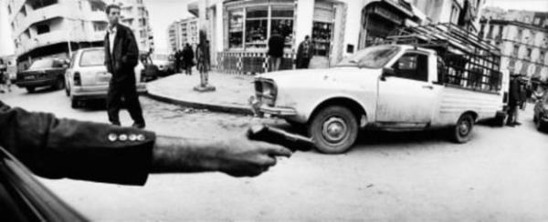 Sava on yl srd ve on binlerce insann canna mal oldu.