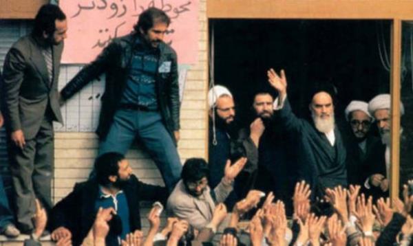 <br>1978 ran: slam Devrimi</br>  ran halk, ah Muhammed Rza Pehlevi'nin baskc politikalar nedeniyle oluan honutsuzlukla sokaklarda ayaklanma balatr.