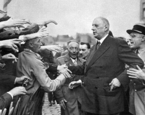 Sava, iki tarafn da byk vaheti sonucu en az yarm milyon kiinin lmne yol at. Fransa'da siyasi bir krize neden olan sava, Charles de Gaulle'nin tekrar iktidara geip 5. Cumhuriyet'i kurmasn salad.