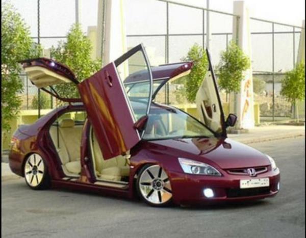 Bazlar iin bir tutku olan modifiye otomobiller abartda snr tanmyor. <p><b>te en lgn modifiye arabalar...</b></p>