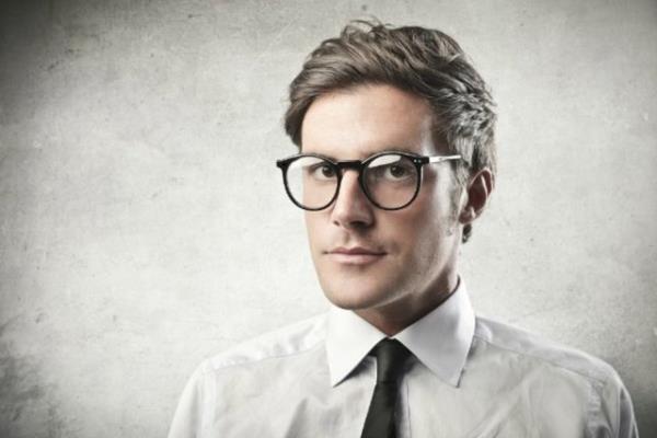 Ukalalk, kendine ar gven, herkesten stn olduuna inanma