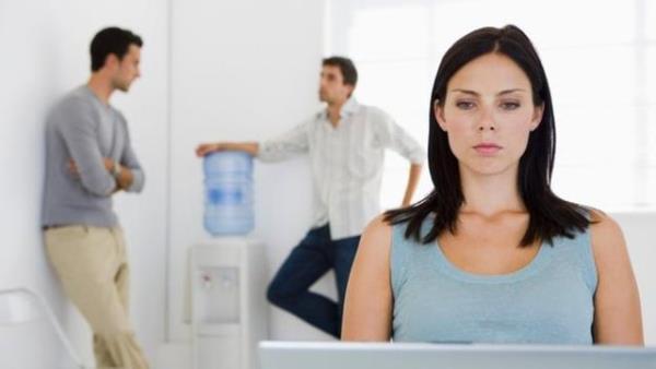 Dostlarnn ya da i arkadalarnn kendisine olan ball ve gvenilirlii zerine yersiz kukular tamak