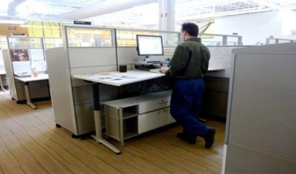 25. Son olarak, eer btn gn oturmak zorundayasanz bile arada srada kalkn, kalem evirin, mmknse ayakta durup alabileceiniz bir masa edinin. Egzersiz ve salkl beslenmeyi ihmal etmeyin.