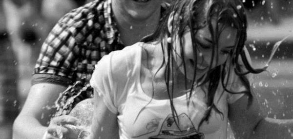 Birden bire kiisel uralara vakit ayrmaya balar. Kitap okur, film izler.