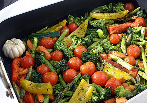 <b>Ar frnlanm sebzeler:</b> Kaybedilmi nemi geri getirmek iin sebzelerinizi gravy benzeri bir sosa bulayp ana yemein yannda servis edin ya da bir sosun iine kartrp makarna ile kartrn.