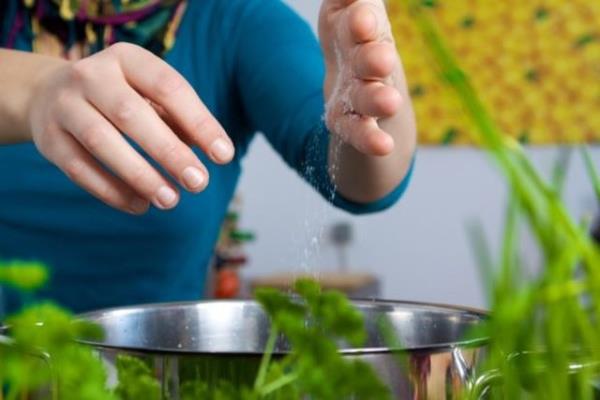 Ar tuzlu noodlelar iin Gouda peyniri gibi hafif peynirlerle hazrlanm bir sos kullann, bu sos tuz tadn bastracaktr.