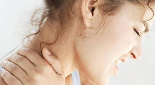 <b>Boyun ars:</b< Arnn baladn hissettiiniz an bir bardak papatya ay demleyin ve iin. Papatya bitkisi kas spazmlarn yumuatmaya yarar.