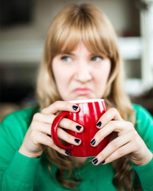 <b>Ac kahve:</b> artc bir biimde kahvenin size ac geldii durumlarda kahve makinasnn iine birka tutam tuz atabilirsiniz. Yaplan aratrmalara gre tuz, beyninize giden 'ac tat' sinyallerini azaltmaya yaryor.