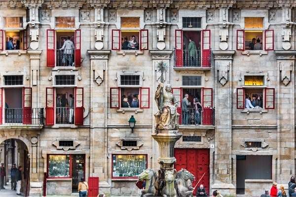 <br><b>19:00</b></br>  Bir sergi (Fotoraf: Manuel Paz-Castanal)