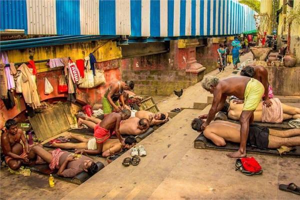 <br><b>08.00</b></br>  Sabah masaj (Fotoraf: Arunava Bhowmik)