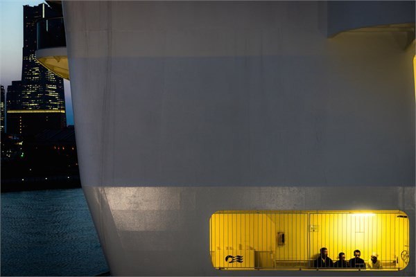 <br><b>20.00</b></br>  Gemi yk (Fotoraf: Tadashi Onishi)