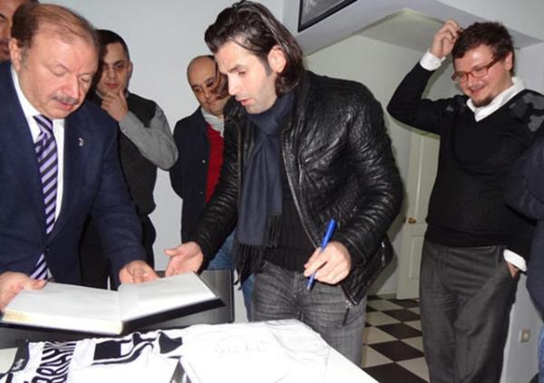 <br><b>BRAHM ZLMEZ </b></br>  Kocaeli'nde arazileri bulunuyor ve gayrimenkul ii ile urayor.