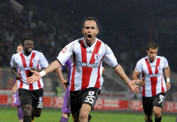 <br><b>CENK LER </b></br>  Golc oyuncunun ei Didem ler ile stanbul'da at bir gzellik merkezi var.