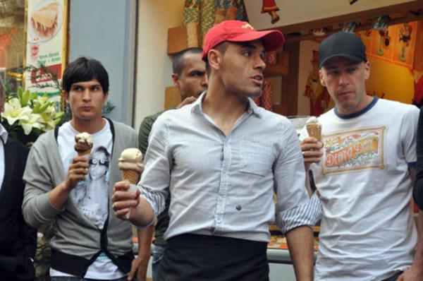 <br><b>EKREM DA </b></br>  Ekrem Da'n Beyolu'nda dondurmac dkkan var.