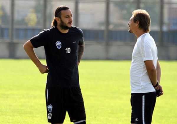 <br><b>NECAT ATE </b></br>  zmir`de gayrimenkulleri bulunuyor.