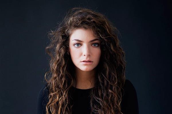 14. Lorde, 17 yanda - arkc