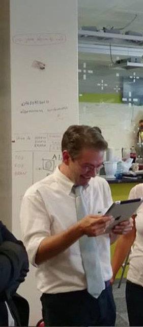 Pikin, Ella Fitzgerald'dan Every Time We Say Goodbye alarak sonlandrd videoyu u cmlelerle yaynlad: