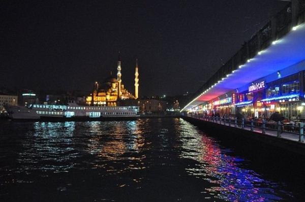15. Galata kprs'nde dos bir gece geirmek