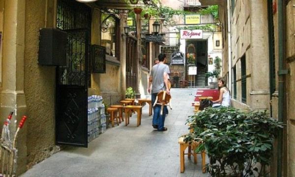 31. Beyolu'nda Trk kahvesi imek.