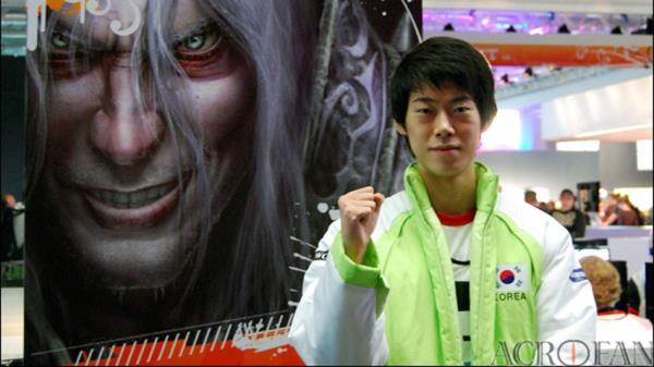 <p><b>3. Jae Ho Jang, 'Moon'</b></p>  Gney Koreli Jae Ho Jang profesyonel bir Warcraft 3 oyuncusu. Turnuvalardan kazand toplam miktar 443,618 dolar bulmutur. 2009 ylnda WeMadeFox isimli profesyonel oyun takm ile imzalad anlama iin ise 500,000 dolar almtr.